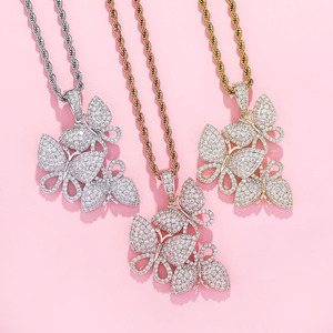 Collana da donna con <span class=keywords><strong>tre</strong></span> farfalle, ciondolo hip-hop con zirconi, gioielli in ottone a forma di animale, accessori semplici e versatili - Product Image 3