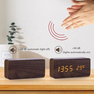 Portable Fashion Home Decor Cube en bois LED Réveil de bureau USB et mouvement électronique à piles avec fonction Radio - Product Image 3