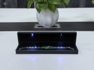 ปรับแต่งโลโก้ของคุณ-กล่องสร้อยข้อมือ LED สีดำหรูหรานำกล่องโซ่ยาว - Product Image 3