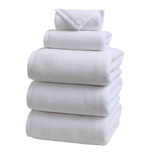 Serviette de bain en coton pur 32 plis, blanche, pour hôtel, avec broderie personnalisée - Product Image 3