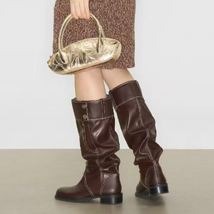 Botas altas holgadas de mujer con tacón plano, parte superior plisada con botón metálico, ajuste ancho, hasta la rodilla, con costuras - Product Image 3