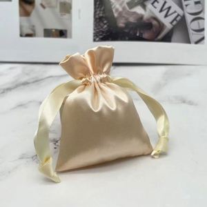 Sac de rangement anti-poussière en tissu satiné de soie, lisse et doux, avec cordon de serrage, personnalisable avec logo, vente en gros usine - Product Image 3