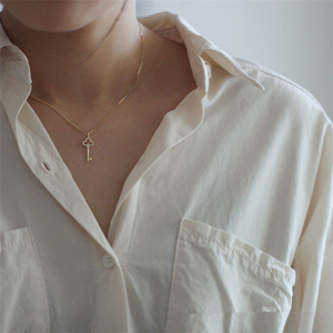 <span class=keywords><strong>Collana</strong></span> con Chiave <span class=keywords><strong>Personalizzata</strong></span> in Oro Vermeil 14k con Iniziale e Zirconi, Design di Lusso 2025 - Product Image 3