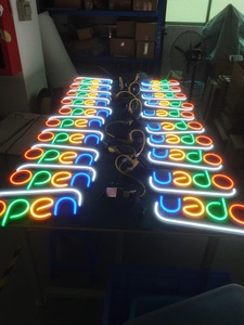 Dropshipping <span class=keywords><strong>LED</strong></span> ánh sáng thư Acrylic <span class=keywords><strong>RGB</strong></span> Neon dấu hiệu biểu tượng tùy chỉnh cho cửa hàng kinh doanh Salon cửa hàng mở Tường Ngoài Trời sinh nhật đám cưới - Product Image 6