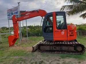 รถขุดขนาดเล็กฮิตาชิ ZX75US มือสองจากญี่ปุ่น น้ำหนัก 7.2 ตัน แบบ Zero Tail Swing รถตีนตะขาบสำหรับงานก่อสร้างในเมือง - Product Image 1