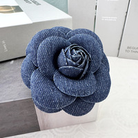 Bros Bunga Kamelia Tiga Dimensi dari Denim Berrenda untuk Mantel, Rok, Topi, Aksesoris Kain, Bros Perhiasan Bunga Dada