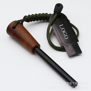 Allume-feu en tige de magnésium avec manche en bois et grattoir en acier inoxydable, outil de survie et de camping 10100 - Product Image 5