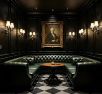 Solution de mobilier sur mesure pour hall d'hôtel : Ensemble de canapés Chesterfield vert émeraude pour espace de détente exécutif