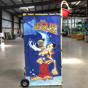 Jeu de dunk tank extérieur Big Splash Me pour foires et festivals scolaires - Product Image 1