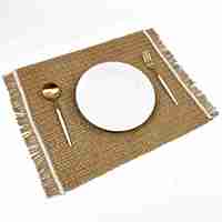 Sets de table rectangulaires tissés marron avec pompons, aspect jute naturel, bordure en dentelle blanche, style bohème rustique pour la cuisine
