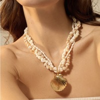 Vente en gros collier ras du cou géométrique de luxe en coquillages multicouches perles imperméables collier de perles de coquillages naturels de luxe pour femmes