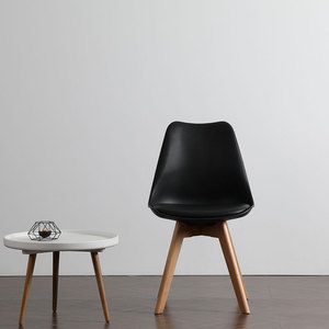 Silla de Comedor Nórdica de Madera Maciza con Asiento Tapizado Blanco para Sala de Estar, Uso Adulto - Product Image 2