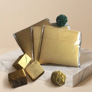 Feuilles de papier d'aluminium gaufré brillant doré de qualité alimentaire, pré-découpées 10x10cm, pour chocolat artisanal (vente en gros) - Product Image 1