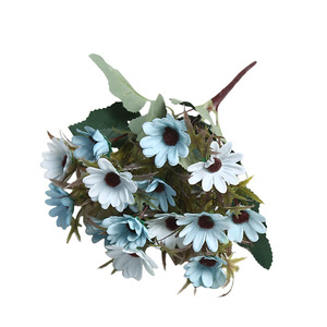 Lichao - Margaritas Artificiales de Otoño, 5 Ramas, 15 Flores, Flor de Seda Hecha a Mano para Decoración de Bodas y Hogar - Product Image 5