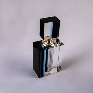 Flacon de parfum vide de luxe en verre cristal carré avec pulvérisateur à pompe, sérigraphie et givrage pour mini-huile parfumée arabe artisanale, idéal comme cadeau - Product Image 4