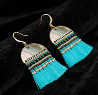 Boucles d'oreilles pendantes classiques rétro bohèmes ethniques faites à la main en coquillages naturels avec pompons, vente directe d'usine, version personnalisée