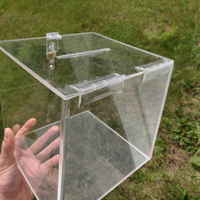 Klares quadratisches Acryl-Schließfach Plexiglas-Spendenbox mit Schloss Scharnierdeckel
