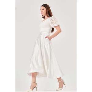 Camiseta Básica Blanca para Mujer DANS, Cómoda y Elegante, Paquete al por Mayor Tallas 36-42 para Uso Diario - Product Image 4
