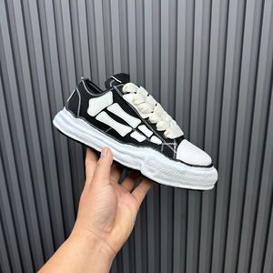 Zapatillas Urbanas Modernas para Hombre, con Suela Acolchada, Diseño Único en la Parte Superior, Calzado Cómodo para Skateboarding y Cultura Urbana Amiris - Product Image 5