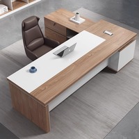 Escritorio de oficina individual moderno con silla, mesa sencilla de madera a gran escala para presidente/gerente/maestro para uso de jefe, diseño modular
