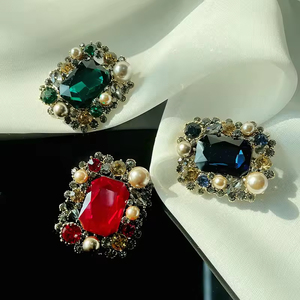 Broches cuadrados barrocos de lujo <span class=keywords><strong>Vintage</strong></span> para mujer, verde, rojo, diamantes de imitación, perla, cristal, insignia, alfileres, abrigo de fiesta de oficina, accesorios de tela - Product Image 3