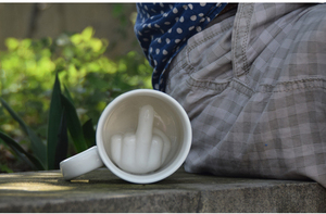 Caneca de cerâmica com design criativo para café e leite, caneca de cerâmica com capacidade de 100-200ml, caneca de dedo médio branco estilo novidade - Product Image 6