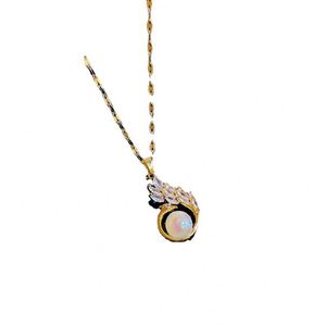 Collier Pendentif Micro Diamant Exquis pour Femme, Tendance, en Acier Inoxydable, Motif Sirène Paon, Style Internet Fashion - Product Image 6