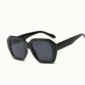 Vente en gros de lunettes de soleil vintage de luxe à grande monture polygonale, lunettes de soleil carrées UV400 pour femmes - Product Image 5