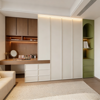 Armoire de chambre à coucher et coiffeuse contemporaines en bois massif sur mesure avec grande capacité de rangement et mobilier personnalisé