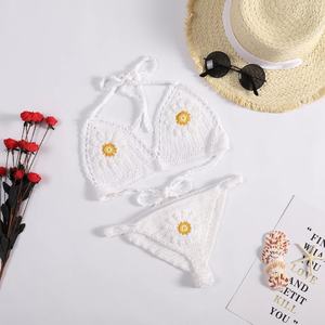 Ensemble de bikini en crochet floral rétro fait main pour femmes, maillot de bain 2 pièces personnalisé, vêtements de plage sexy, tricot à la main - Product Image 1