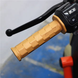 Vente en gros Bon marché Poignée en caoutchouc Poignées universelles multicolores pour guidon de <span class=keywords><strong>moto</strong></span> Poignées de <span class=keywords><strong>moto</strong></span> personnalisées - Product Image 6