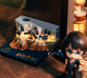 Omoshiroi Block Magic 3D Château de <span class=keywords><strong>Poudlard</strong></span> en papier, bloc-notes, cadeaux sympas pour enfants à Noël - Product Image 3
