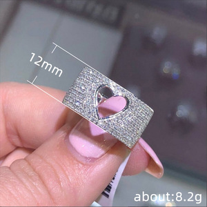 Anello a Cuore Traforato con Zirconi per Donne, Elegante Gioiello da Dito alla Moda - Product Image 5