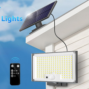 ไฟสปอร์ตไลท์ LED พลังงานแสงอาทิตย์ 5000K แสงเดย์ไลท์ พร้อมรีโมทคอนโทรล IP67 ตัวเรือนพลาสติก CRI85 รับประกัน 2 ปี ติดตั้งบนพื้น ความสว่างสูง เหมาะสำหรับใช้ในสวน - Product Image 1