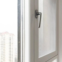 Fenêtres en PVC et UPVC à profilés renforcés de style européen, avec verre clair, pour une sécurité structurelle accrue