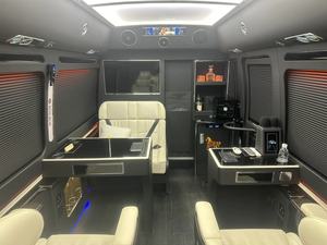 ชุดอุปกรณ์ตกแต่งภายในรถตู้หนังหรูหรา พร้อมเคาน์เตอร์บาร์ สำหรับตกแต่งภายในรถยนต์โตโยต้าโคสเตอร์ - Product Image 2