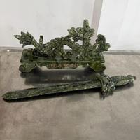Épée de dragon en jade vert chinois en gros, ornement en jade Longquan, sculpture en jade serpentine naturel pour la décoration Feng Shui à domicile