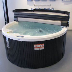 Encantadora bañera redonda <span class=keywords><strong>de</strong></span> acrílico para exteriores para <span class=keywords><strong>Familia</strong></span> <span class=keywords><strong>de</strong></span> 4 personas - Product Image 1