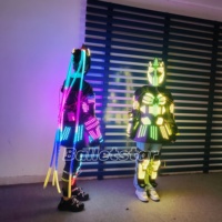 Les LED RVB illuminent la combinaison robotique, idéales pour les spectacles DJ, les fêtes d'Halloween, les bars et les soirées du Nouvel An sur scène.