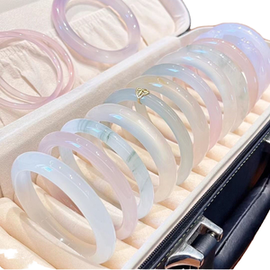 Bracelet fin et élégant pour femme en chalcédoine de verre transparent effet glace 10MM, idéal pour mariage ou comme cadeau - Product Image 1