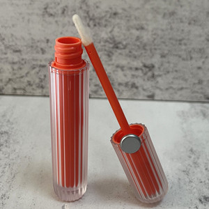 Tubo de Brillo Labial Cuadrado Vacío al por Mayor con Tapa Abatible de 2ml, Envase Cosmético Personalizado con Logotipo de ABS/PETG/AS - Product Image 3