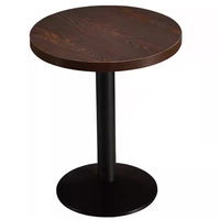 Ensemble de meubles de restaurant minimaliste moderne, tables et chaises en bois massif, banc mural, table avec plateau en ardoise et marbre