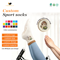 Nouvelles chaussettes de sport en coton antidérapantes, respirantes, brodées, mignonnes, personnalisées OEM, chaussettes de yoga et de pilates avec logo brodé