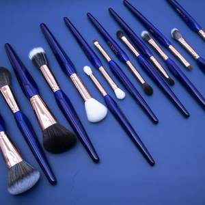 YRX Ensemble de 17 pinceaux de maquillage professionnels à manche en bois, poils synthétiques, virole en aluminium, pour le visage, le fond de teint, la beauté - Product Image 2