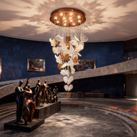 Lampe suspendue moderne de luxe en céramique personnalisée avec fleur Longue suspension pour villa Escalier Lustre d'art personnalisé de luxe avec verre texturé à la main