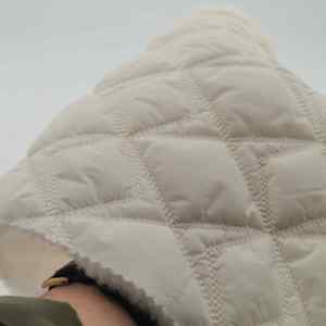 Tela Acolchada Impermeable de Nailon 380T 100% 20D de MQ Wholesale para Forro de Abrigos de Plumón para Niñas - Product Image 1