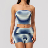 Ensemble de yoga rayé OEM ODM en gros pour femmes : haut court bandeau et short taille haute à revers – Tenue de sport deux pièces pour fitness et gym