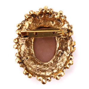 Broches de luxe pour femmes, style rétro, sculptées, avec strass, motif floral vintage, plaqué or, en alliage, par Weiman Palace - Product Image 5