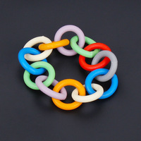 Bracelet multicolore entrelacé pour femme, chaîne à boucles de couleur mate, style minimaliste géométrique, accessoire de mode audacieux pour le poignet