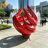 Grande sculpture de flamme en acier inoxydable peinte en rouge, art abstrait personnalisé pour l'extérieur, la place publique et le jardin